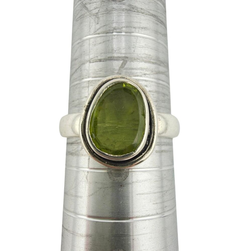 Faceted Oval Cut Peridot 925 Sterling Silver Ring Size 7.5